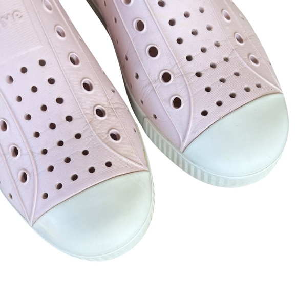 Native Jefferson Slip-On Shoes Milk Pink Shell White Washable Odor Resistant J3 - Picture 8 of 9